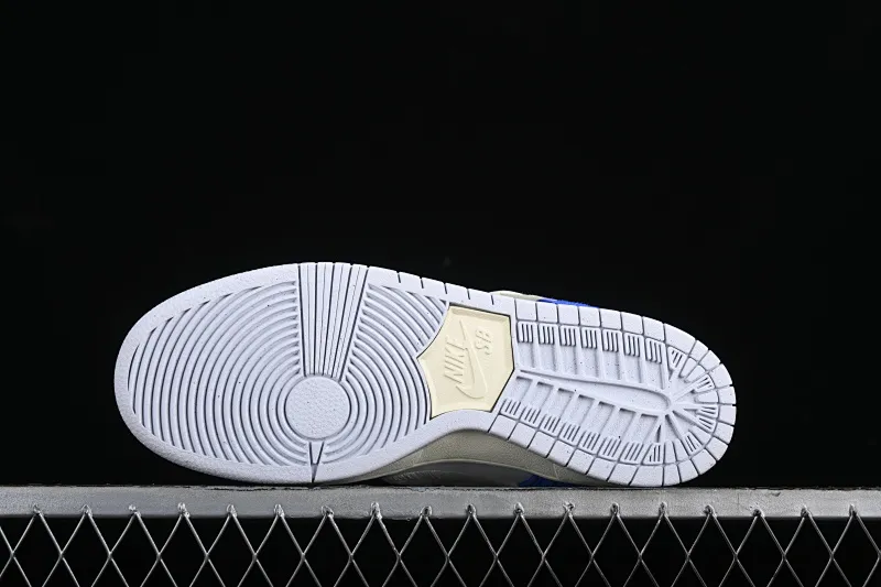 All categories Nk SB Dunk Series Nk SB Dunk Low low-top sneakers April Skateboards x Nk SB Dunk Low joint model Frozen Rose SB smashed backboard fashion casual sneakers FD2562-400
